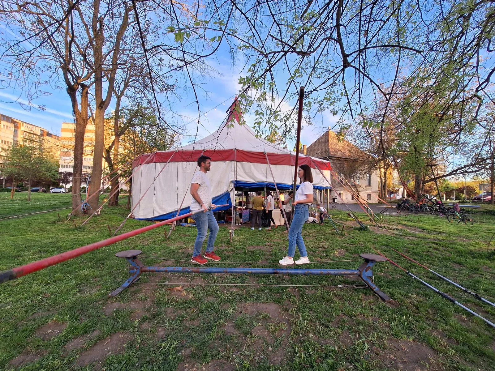 Ateliere de inițiere în artele circului 