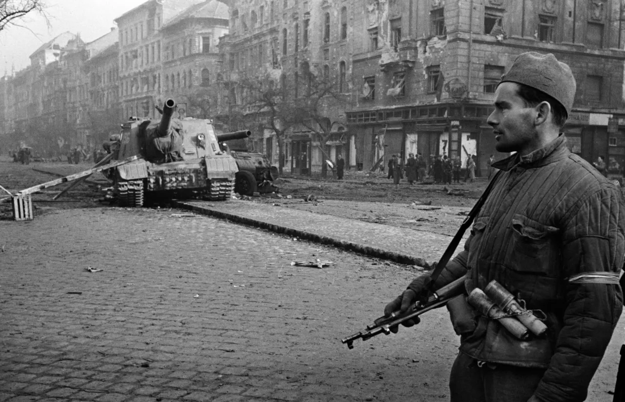 Fotografii ascunse. Budapesta, revoluție, 1956