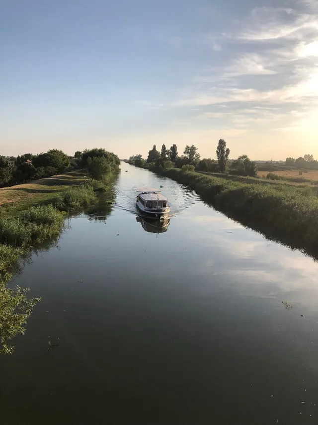 Croazieră cu Pelicanul la Ecluză