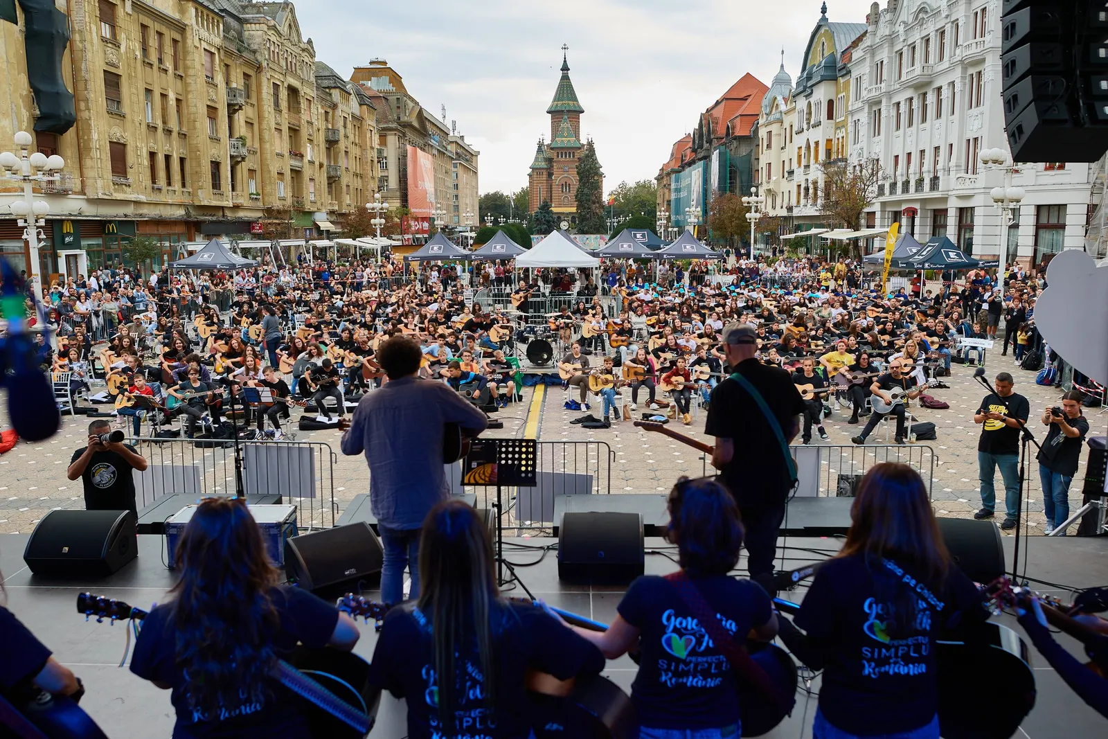 Pune mâna pe chitară în școală - Timișoara