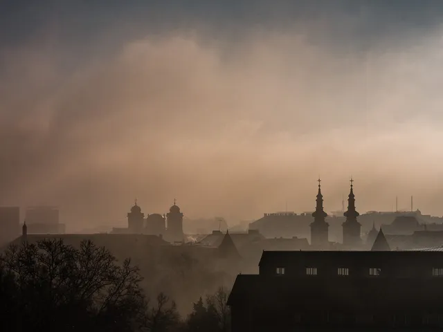 Expoziție de fotografie „Orașul nevăzut” de Daliana Iacobescu