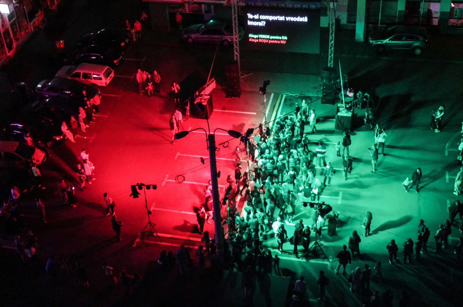 Windows 2018 - Participative performance in Dacia neighbourhood