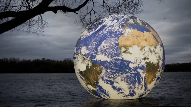 (1)Floating Earth by Luke Jerram | Lights On Bega